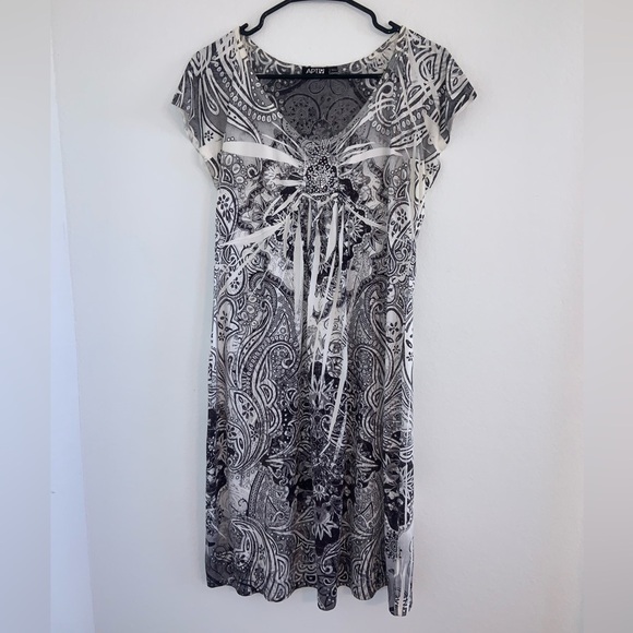 Y2K Black & White Dress - Picture 3 of 9